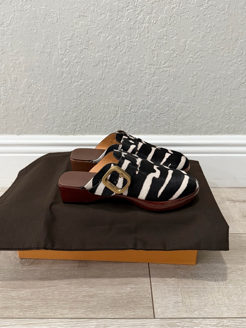 Tod's Black and White Zebra-Print Mule with Gold Buckle Women 35 US 5